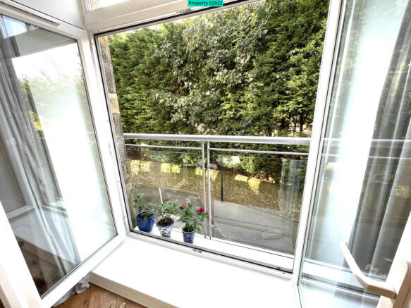 2 bed Apartment for sale Image 6