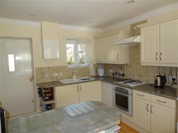 KITCHEN/DINING ROOM