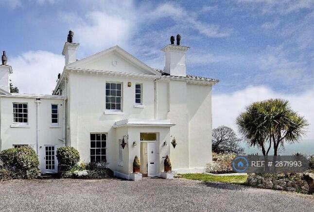 Villa With Parking And Electric Gates