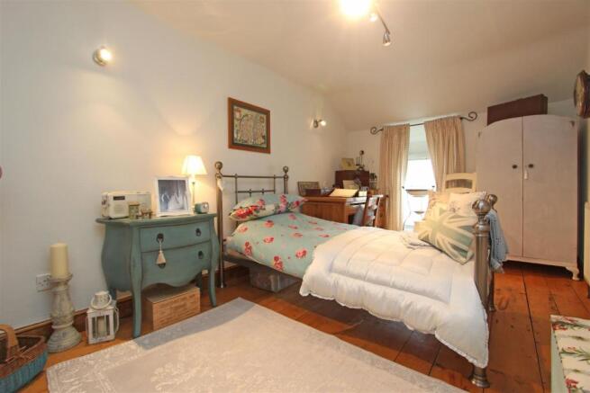 Bedroom 4.jpg