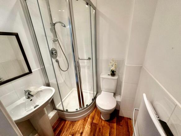 2 bed Flat to rent Image 5