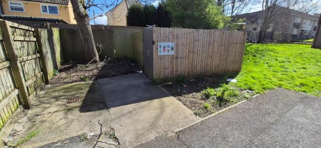 Bin store