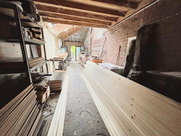 Garage/Workshop
