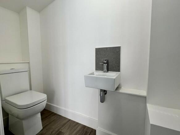 3 bed House to rent Image 5