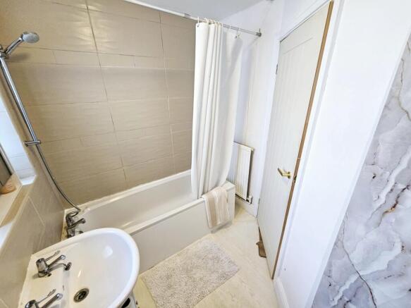2 bed Flat for sale Image 12