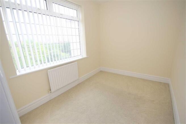 REAR DOUBLE BEDROOM 