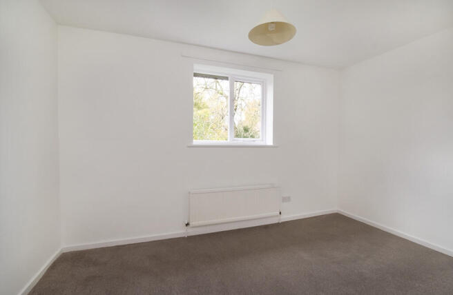 4 bed Detached to rent Image 8