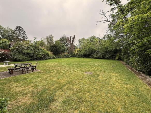 COMMUNAL GROUNDS, PARKING & GARAGE