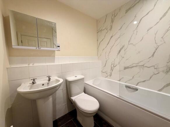 4 bed Not Specified to rent Image 11
