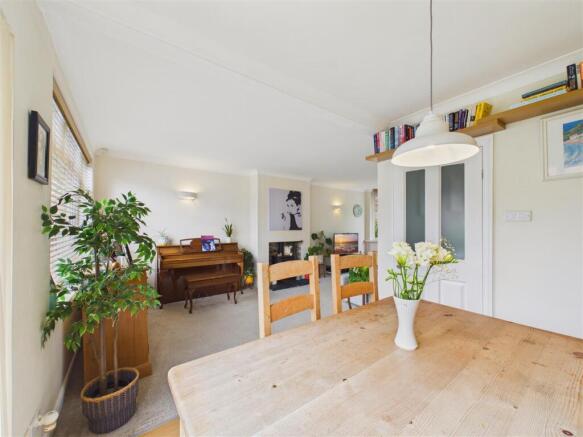 3 bed Semi-Detached for sale Image 6