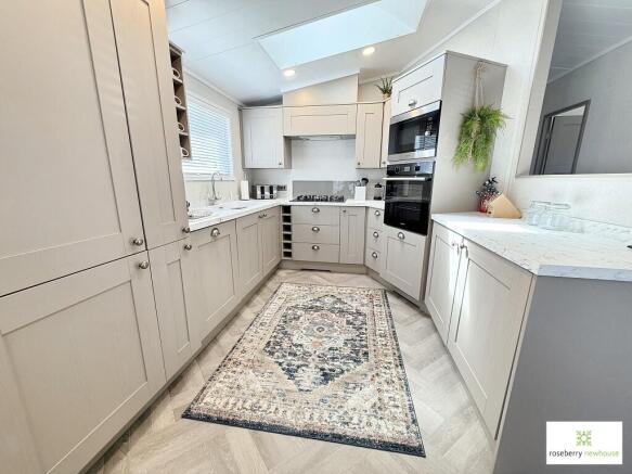 2 bed Detached for sale Image 4