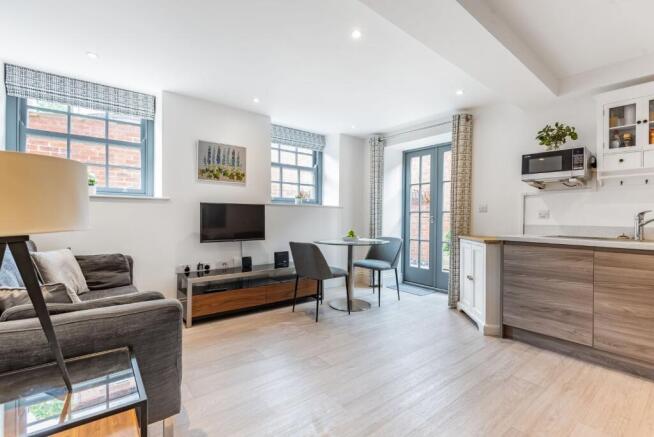 Lounge/Kitchen