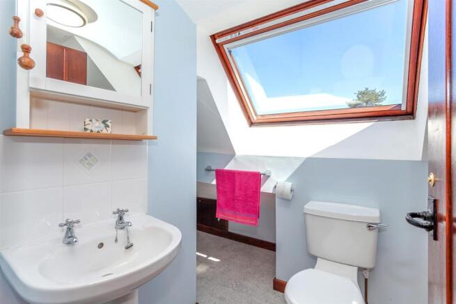 Bathroom 2.jpg