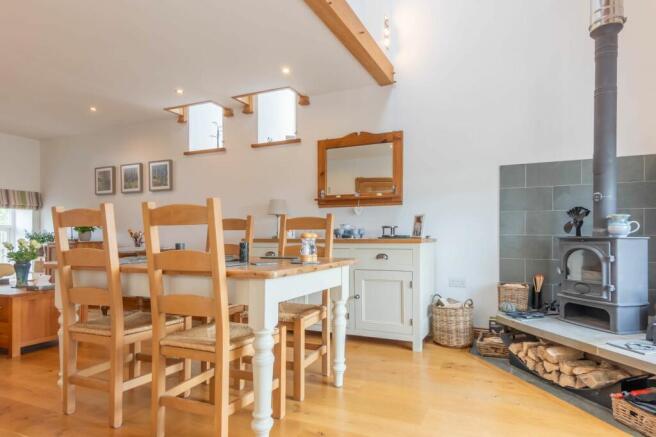 OPEN PLAN LIVING AREA