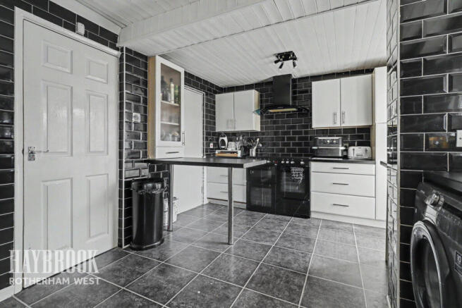 3 bed Semi-Detached for sale Image 11