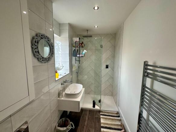 4 bed Detached for sale Image 8