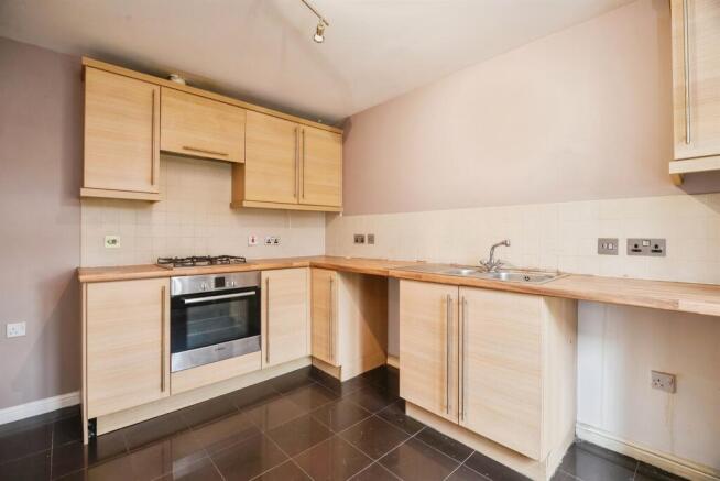 3 bed Semi-Detached for sale Image 4