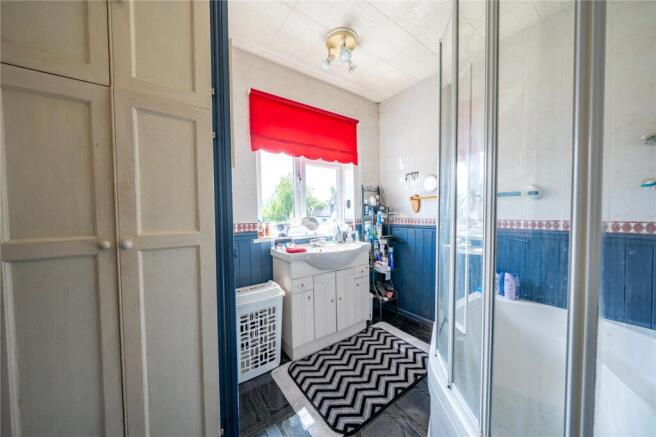 5 bed Detached for sale Image 7