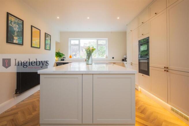 4 bed Detached for sale Image 5