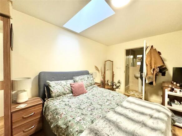 1 bed Apartment to rent Image 7
