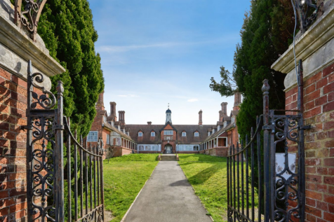 Adelaide Grove, East Cowes, PO32