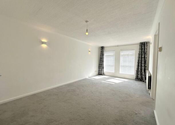 Lounge / Dining Area