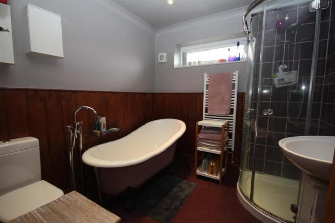 GROUND FLOOR BATHROOM