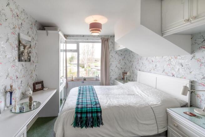 5 bed Detached for sale Image 8
