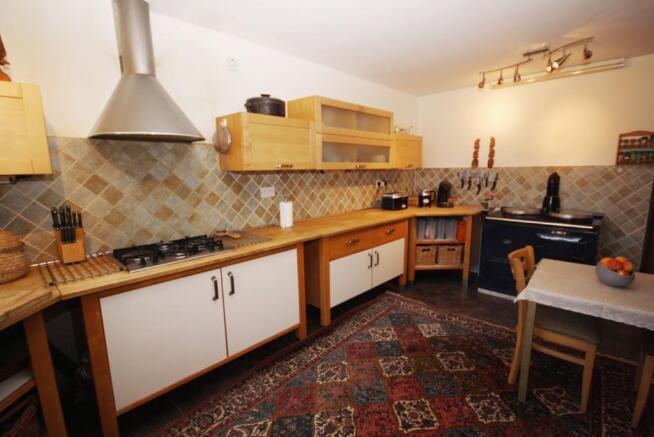 17' Fitted Kitchen 
