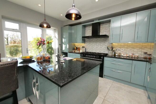 4 bed Semi-Detached for sale Image 12