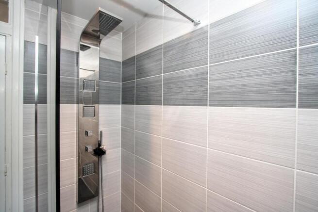 SHOWER ROOM/W.C.