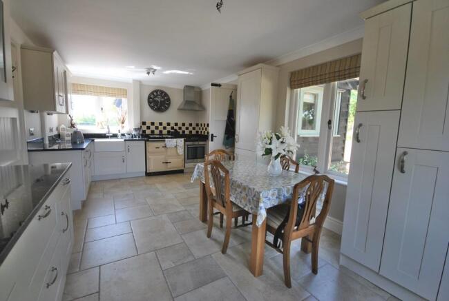 Kitchen/Breakfast...