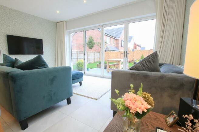 OPEN PLAN LIVING/ DINING/ KITCHEN