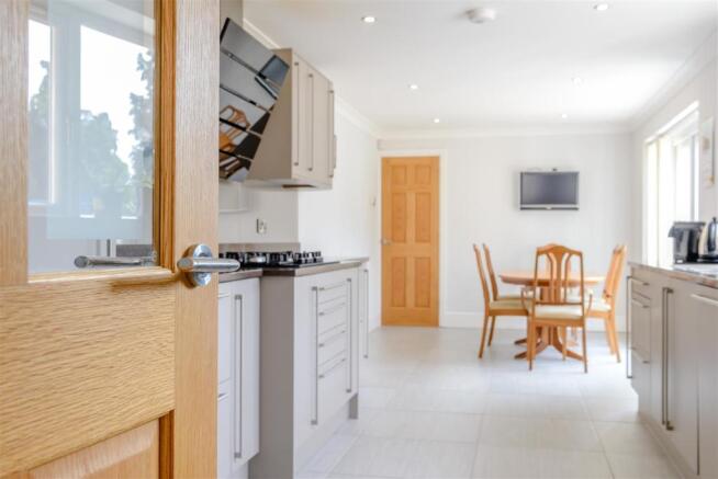 8381873-interior25.jpg