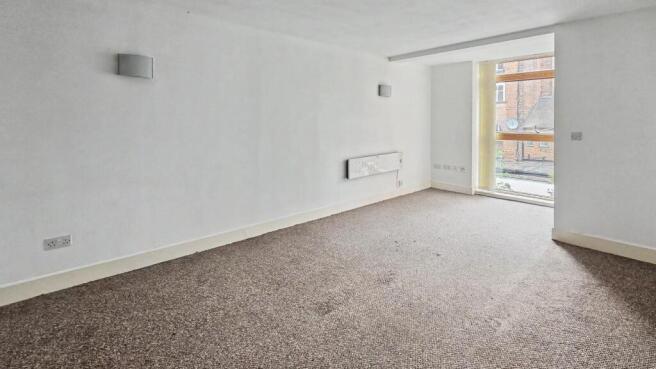 2 bed Apartment to rent Image 4