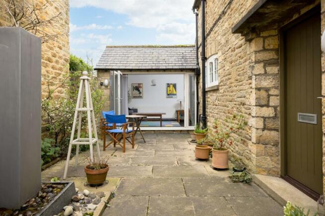 Garden Room & Courtyard