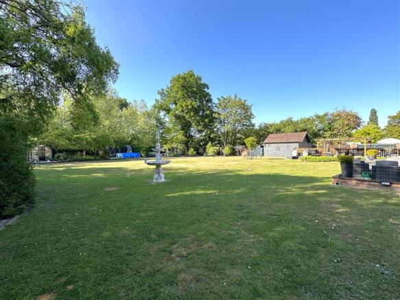 Magnificent Private Garden 376