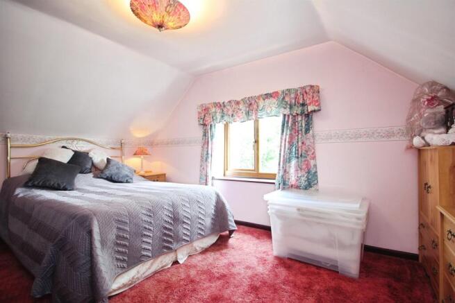 4 bed Detached Bungalow for sale Image 7