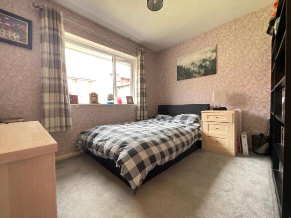 4 bed Semi-Detached Bungalow for sale Image 8