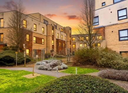 Brookside, Park Square Brookside, PE29