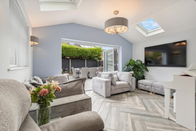 4 bed Detached for sale Image 12