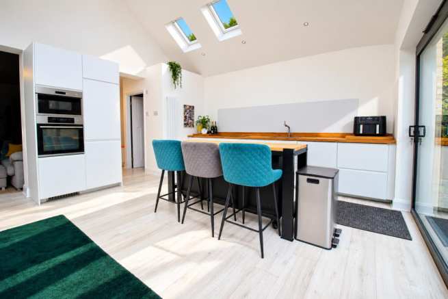 KITCHEN / DINER