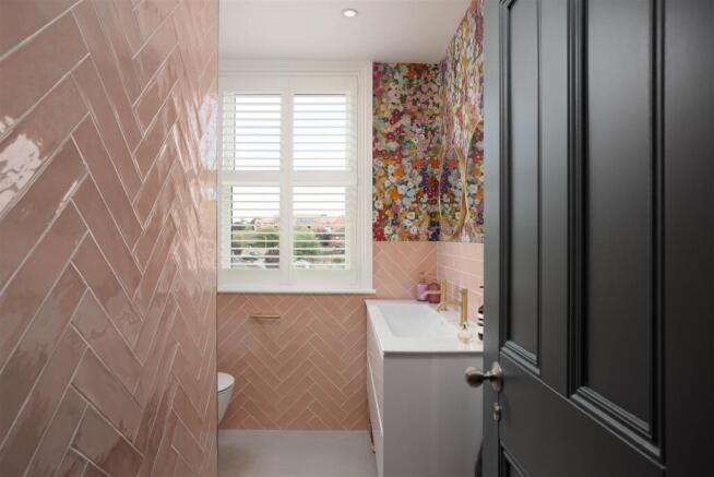 5 bed Semi-Detached for sale Image 7