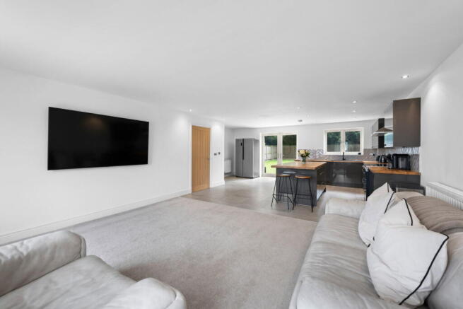 4 bed Detached for sale Image 8