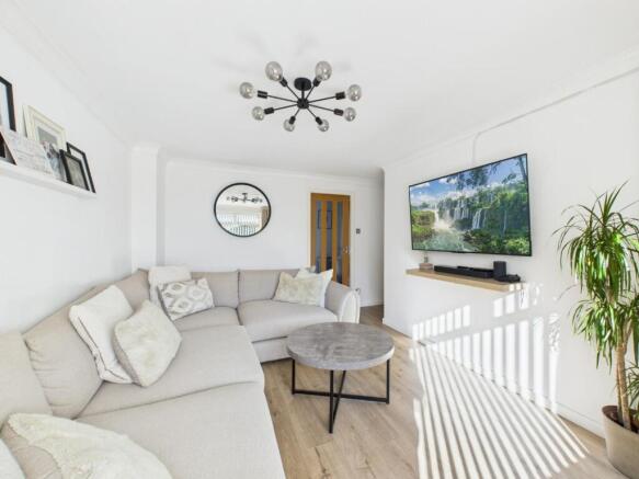 3 bed Semi-Detached for sale Image 8