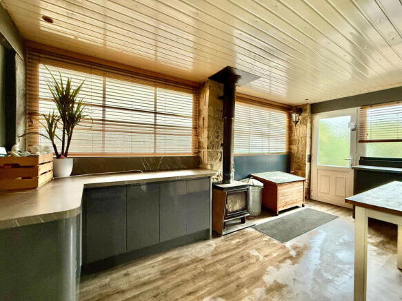 4 bed Detached for sale Image 11
