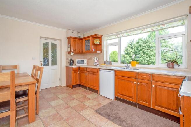 Kitchen 1.jpg