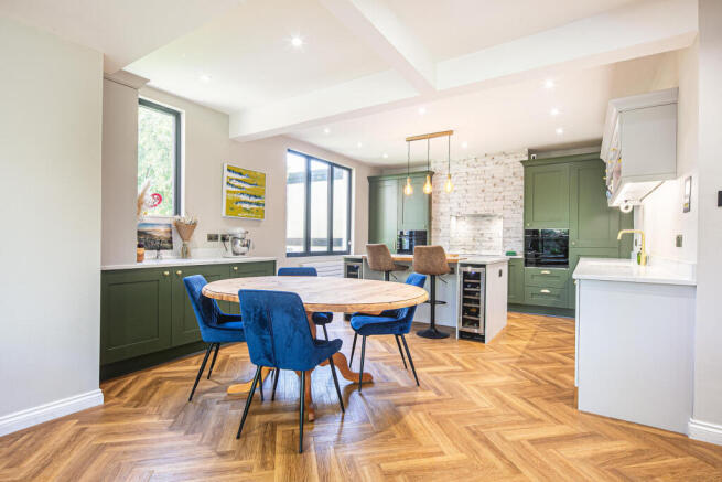 4 bed Semi-Detached for sale Image 4
