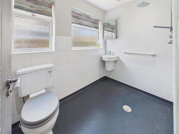 2 bed Semi-Detached Bungalow for sale Image 7