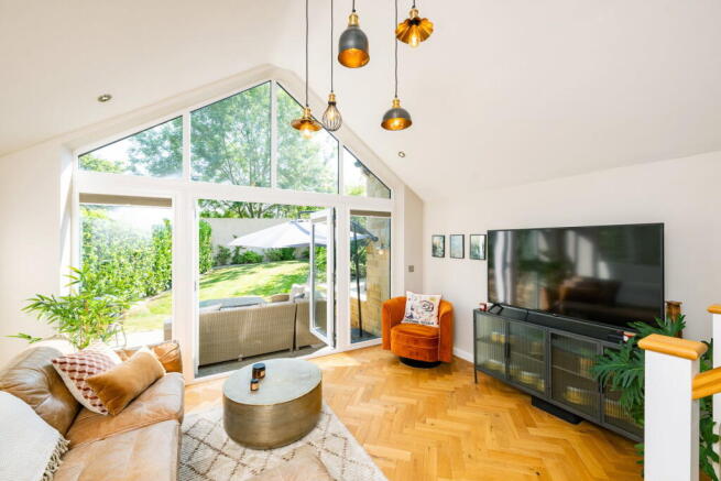 5 bed Detached for sale Image 6